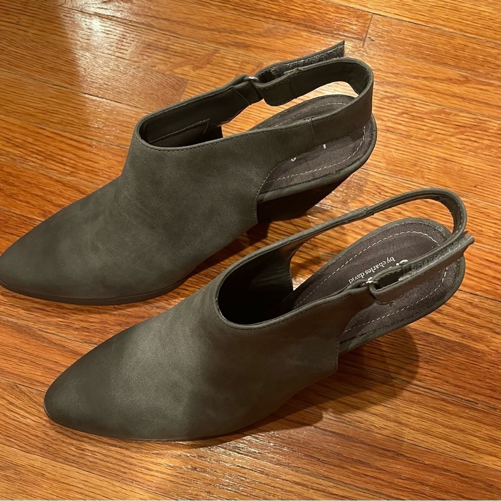 Charles David 7 1/2 Women’s Elegant Women's Slingback Shoes in Dark Gray